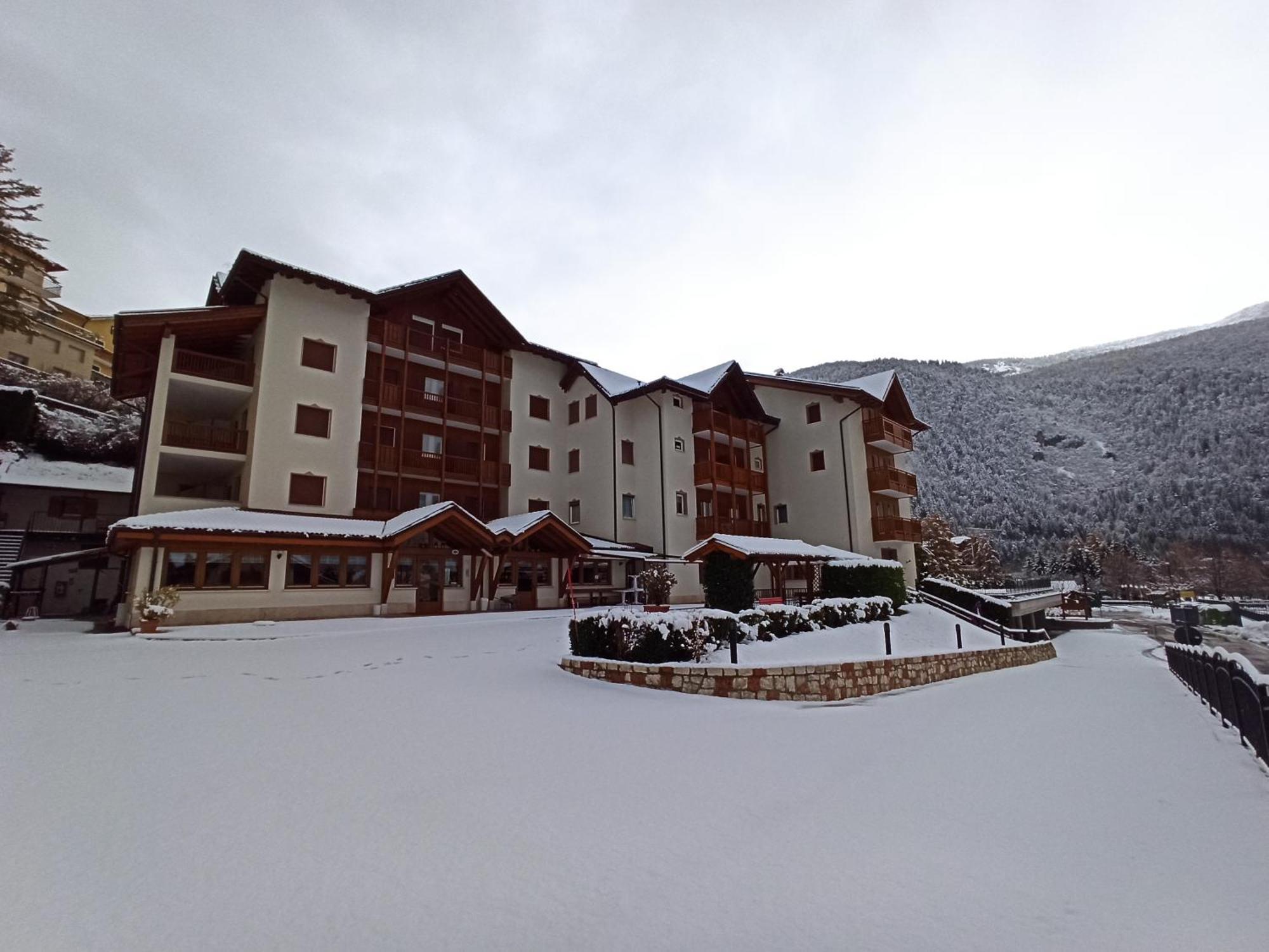 Hotel Zurigo Molveno Exterior foto